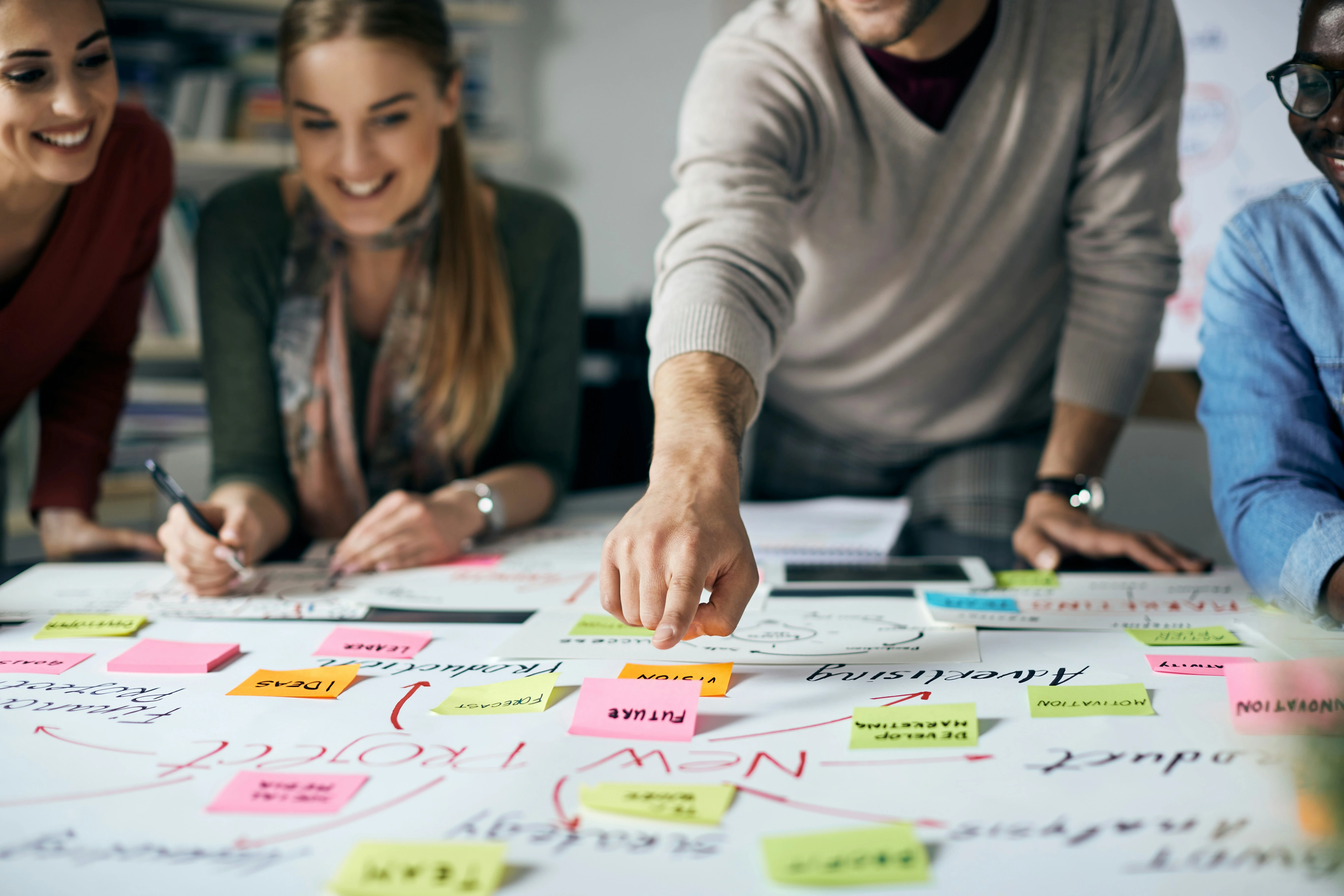 Mitarbeiter arbeiten Erwartungen an Führung im Change Management aus